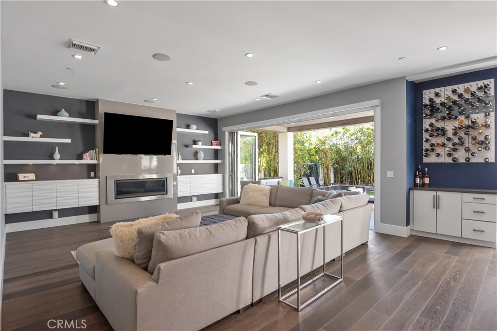 Sold 3251 Greenfield Avenue, Los Angeles, CA 90034 5 Beds / 4 Full