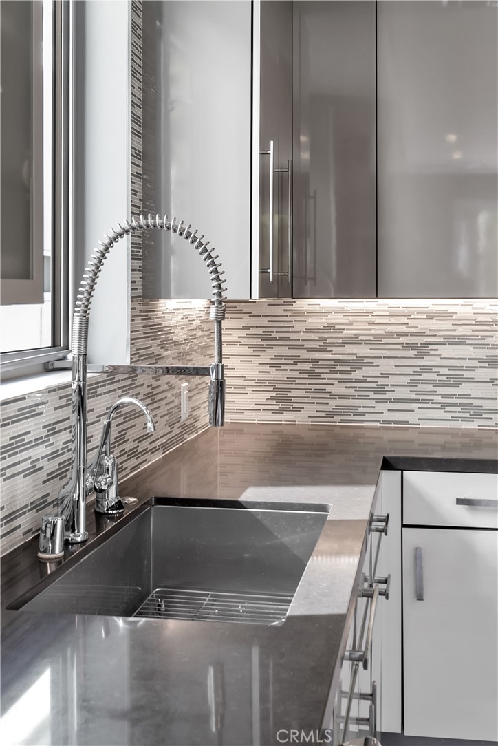 Sold 3251 Greenfield Avenue, Los Angeles, CA 90034 5 Beds / 4 Full