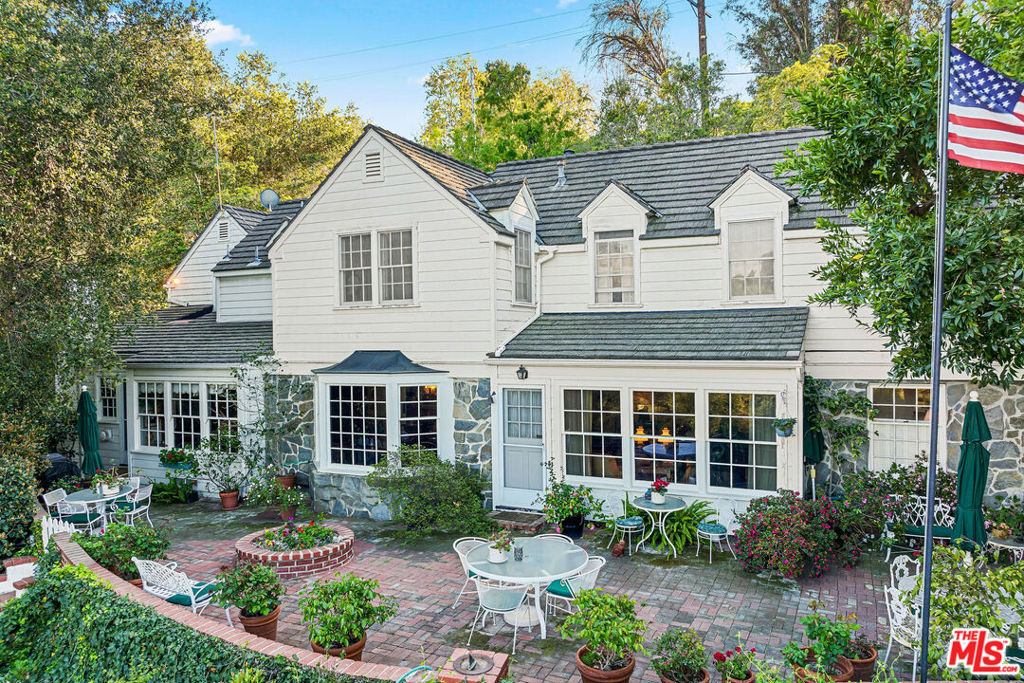 3100 Coldwater Canyon Avenue, Studio City, CA 91604 SOLD LISTING