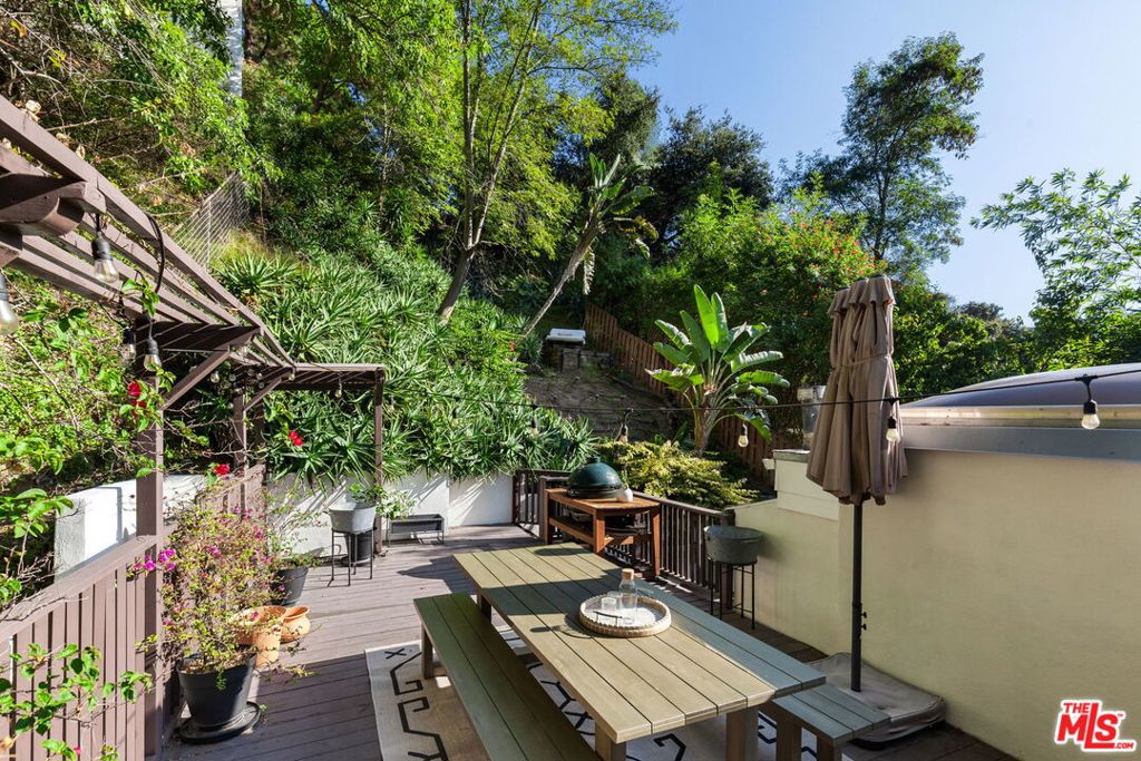 For Sale 8016 Willow Glen Road, Los Angeles, CA 90046 3 Beds / 2