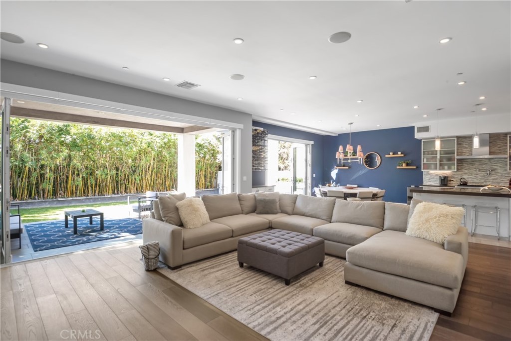 Sold 3251 Greenfield Avenue, Los Angeles, CA 90034 5 Beds / 4 Full