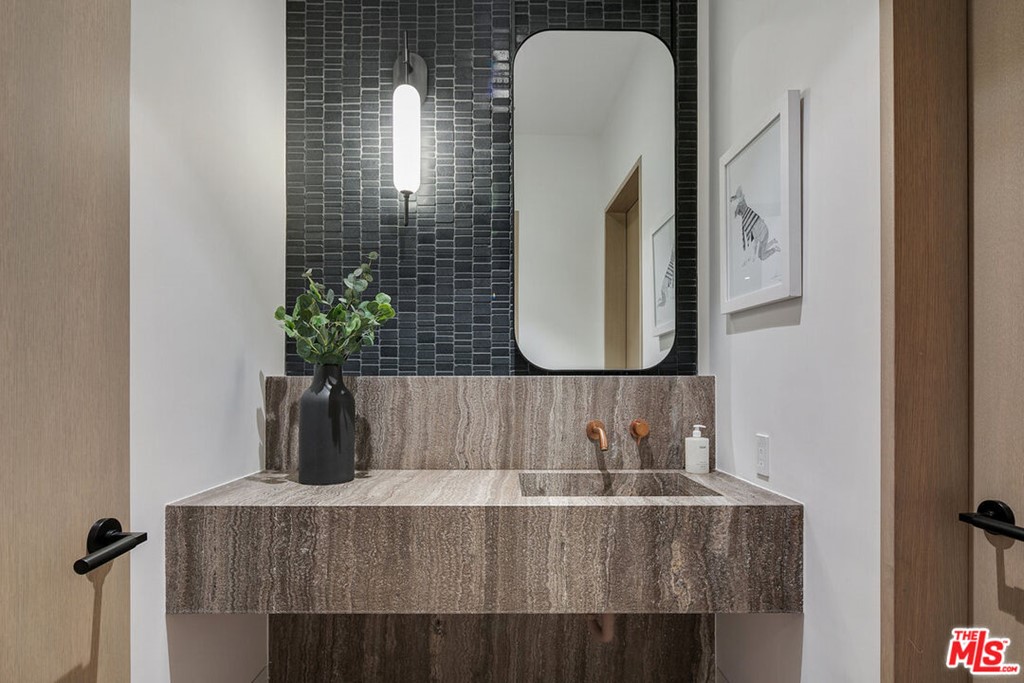 Sold 5376 Round Meadow Road, Hidden Hills, CA 91302 5 Beds / 5 Full