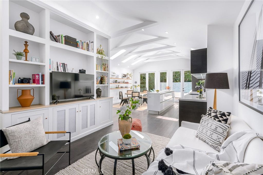 Sold 431 Westbourne Drive, West Hollywood, CA 90048 3 Beds / 3 Full