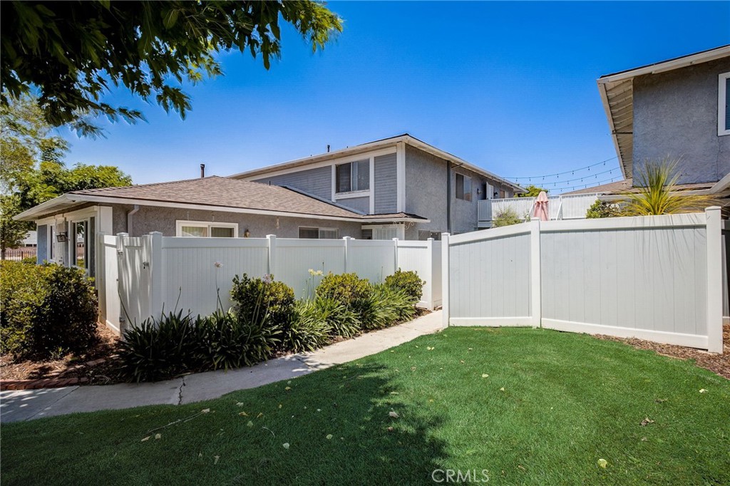 28037 Robin Avenue, Saugus, CA 91350 SOLD LISTING