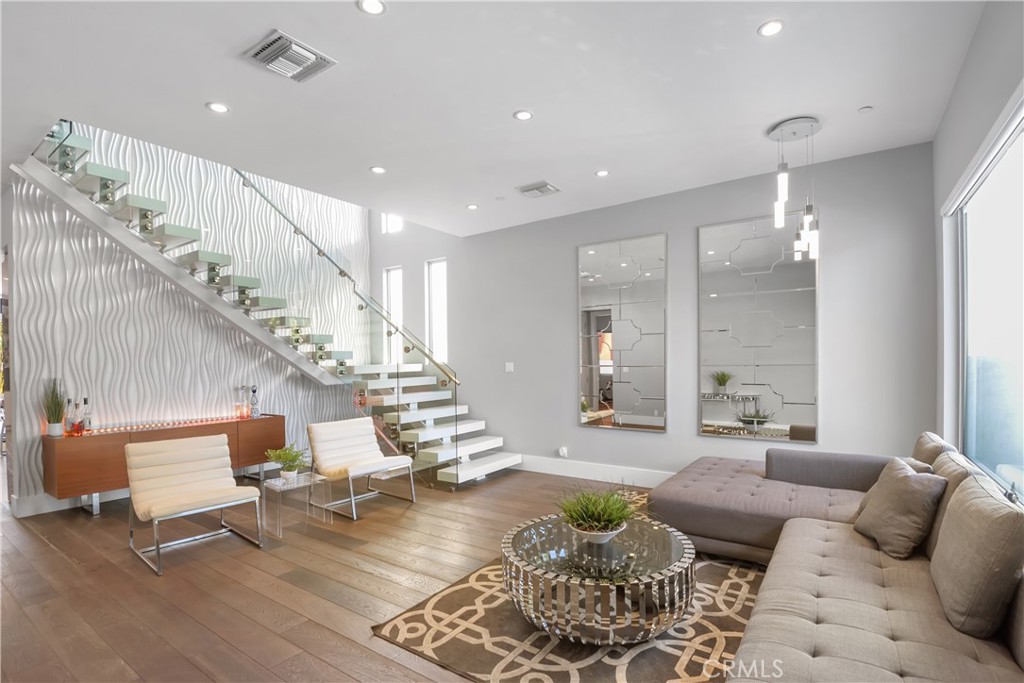 Sold 3251 Greenfield Avenue, Los Angeles, CA 90034 5 Beds / 4 Full