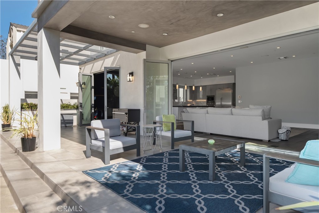 Sold 3251 Greenfield Avenue, Los Angeles, CA 90034 5 Beds / 4 Full