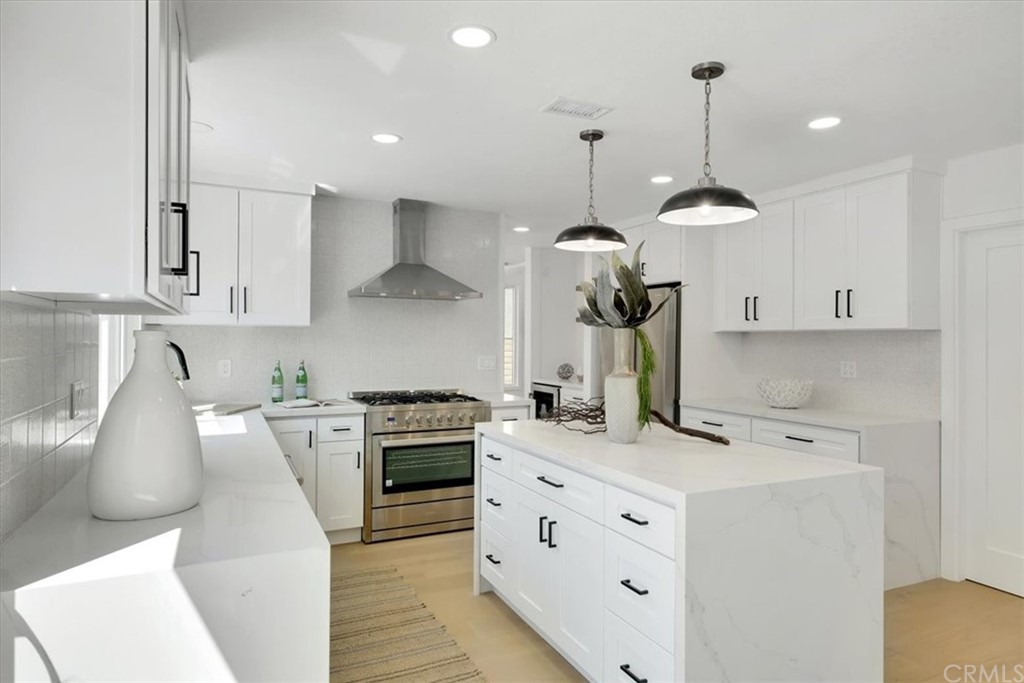 Sold 7916 E Saffron Street, Anaheim Hills, CA 92808 3 Beds / 2 Full