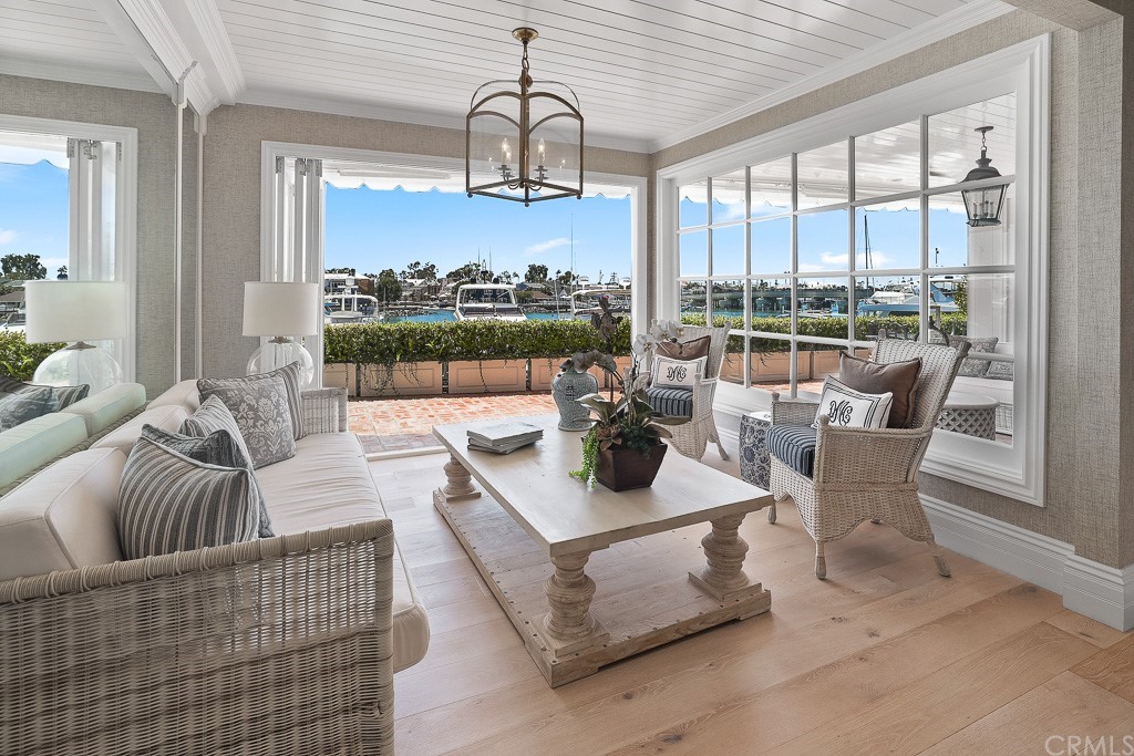 1223 Bayside Drive, 105, Newport Beach, CA 92625 SOLD LISTING MLS NP21169991